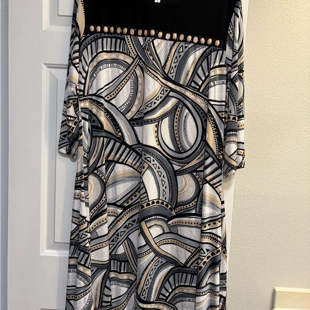 Elegant Black and Cream Patterned Dress